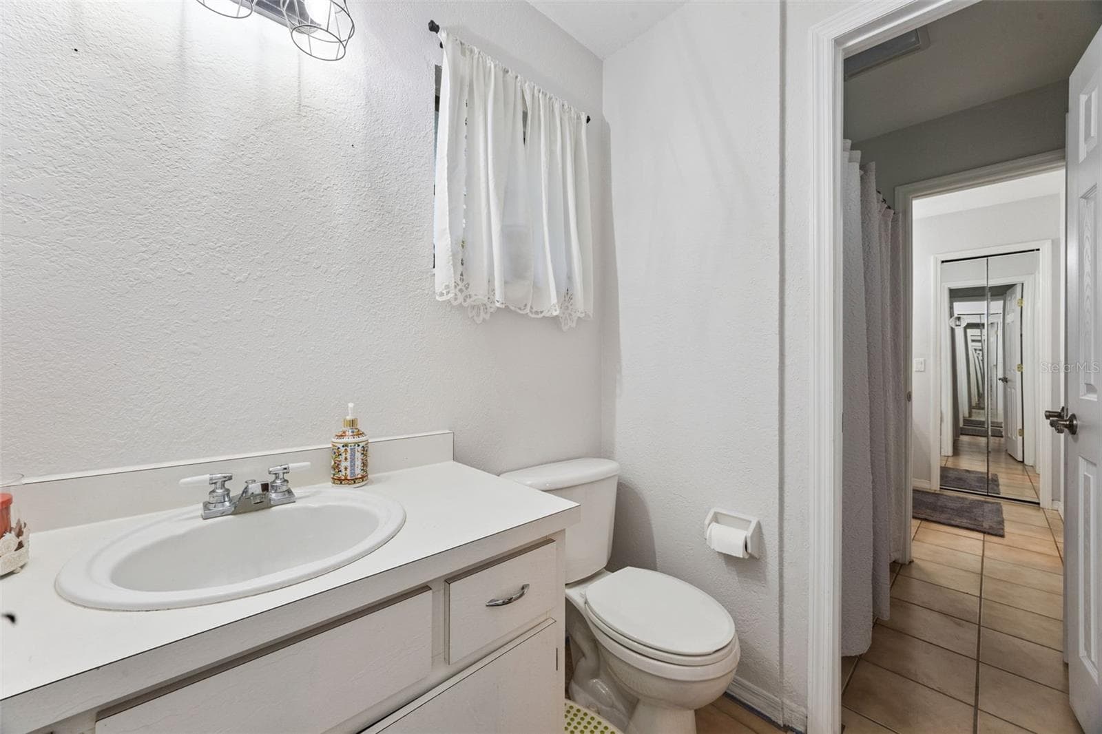 Jack & Jill Bathroom - 324 E FULLERS CROSS RD, WINTER GARDEN