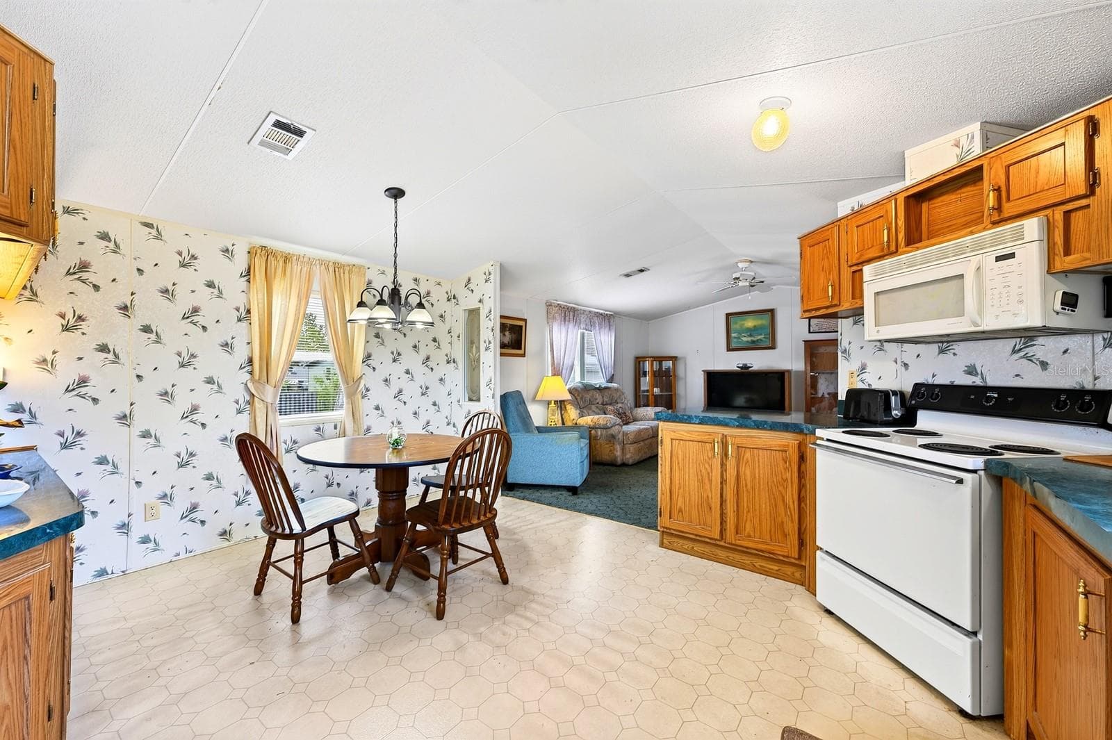 Eat-In Kitchen. - 3150 MORNING LIGHT WAY, KISSIMMEE