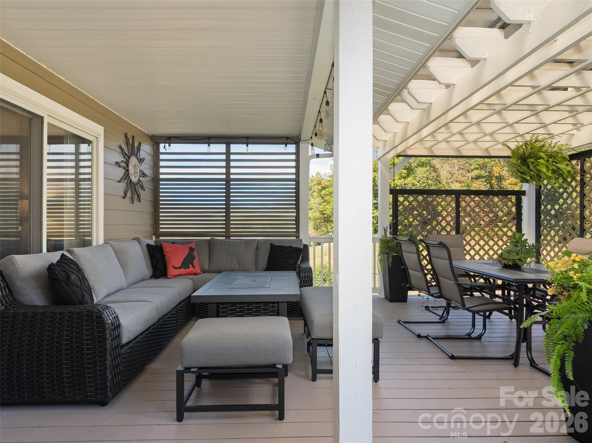 Ceiling over dining table features superior sun protection. - 43 Eagle Ridge, Clyde
