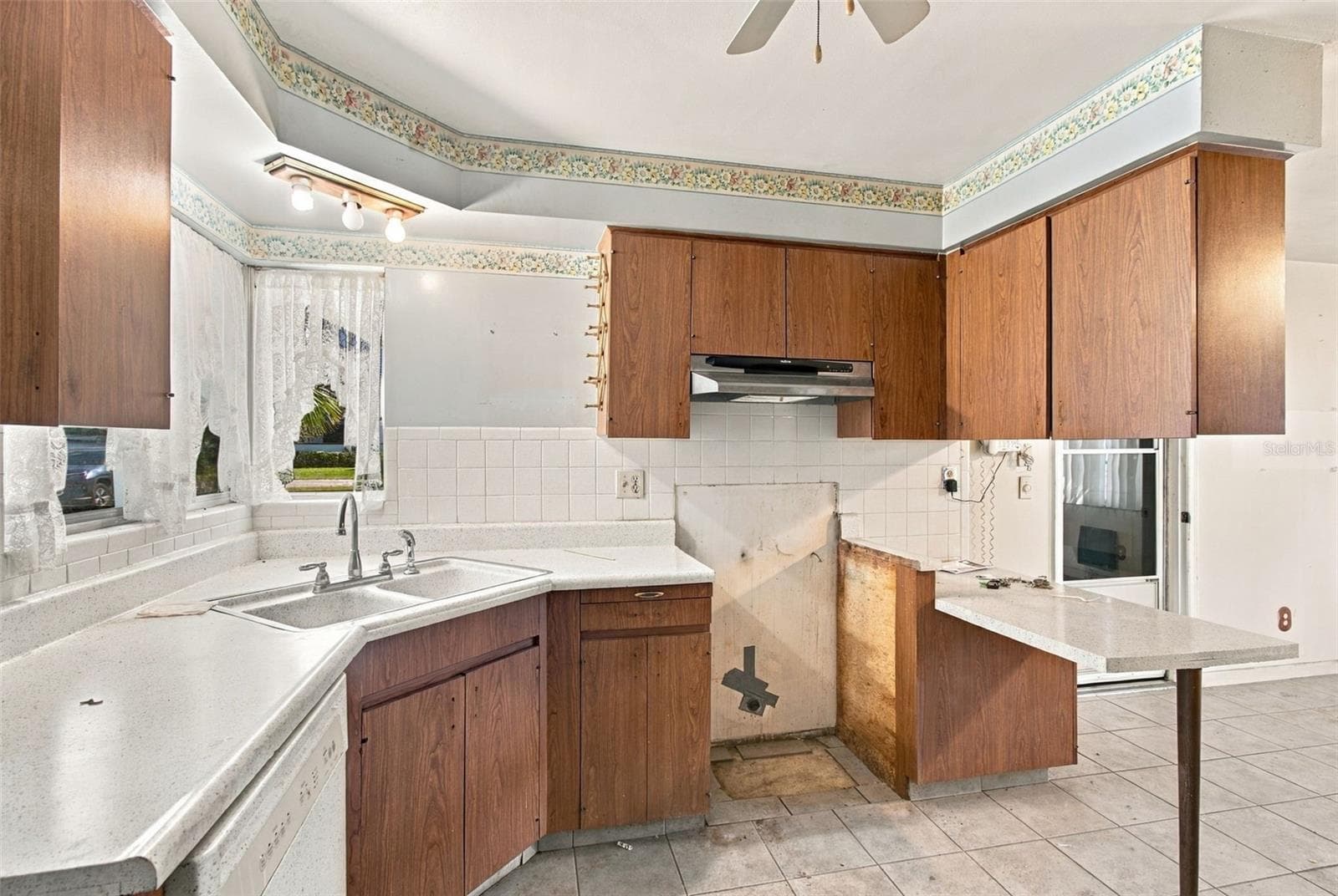 Single Family Residence at 1504 NURSERY RD, CLEARWATER, photo 4 of 31