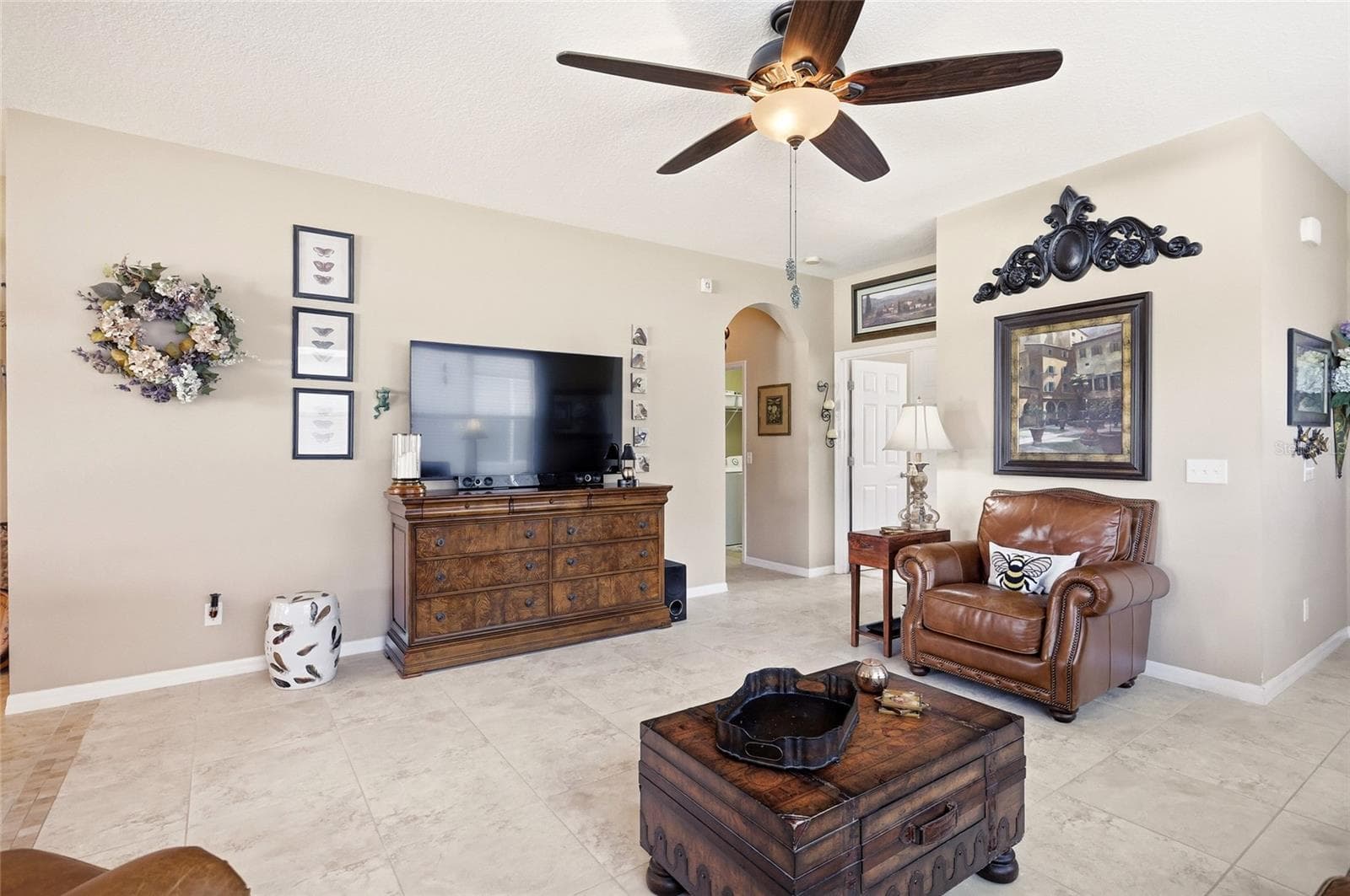 Living Room - 1416 LEXINGTON AVE, DAVENPORT