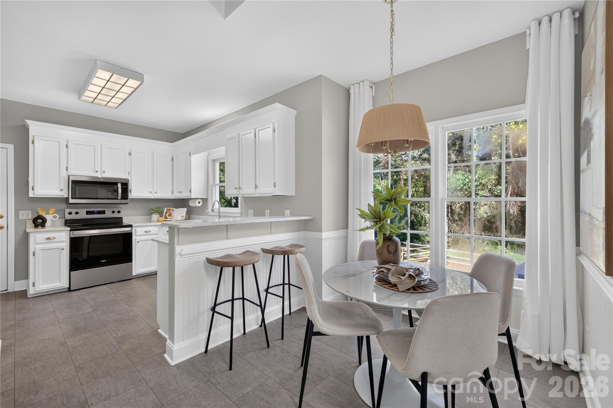 Sunny kitchen and breakfast room overlooking the backyard. - 4711 Beech Crest Place, Charlotte