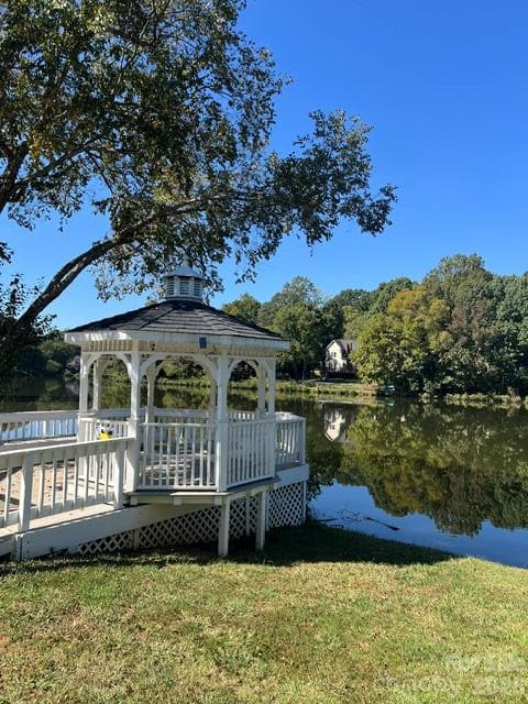 Fishing gazebo on 14-acre lake.  Non-motorized boats are also permitted. - 4711 Beech Crest Place, Charlotte