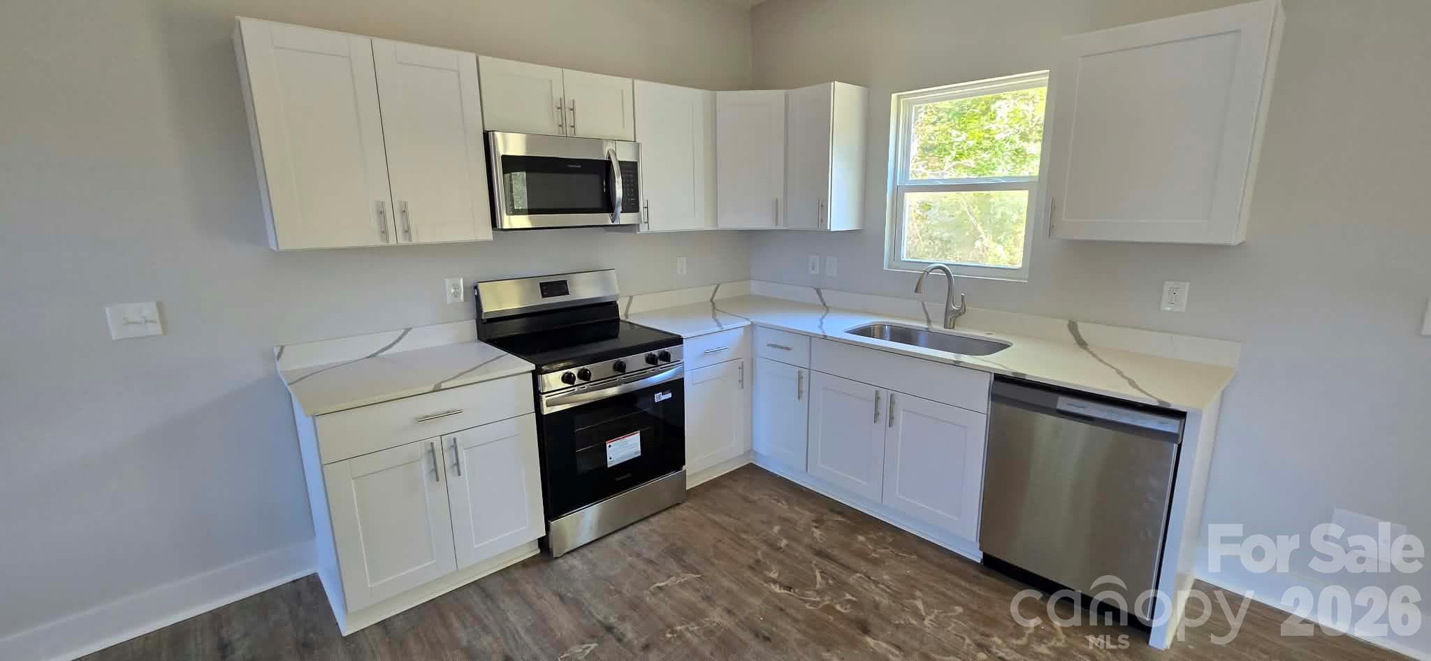 Duplex at 1117 Tennyson Street, Charlotte, photo 3 of 6
