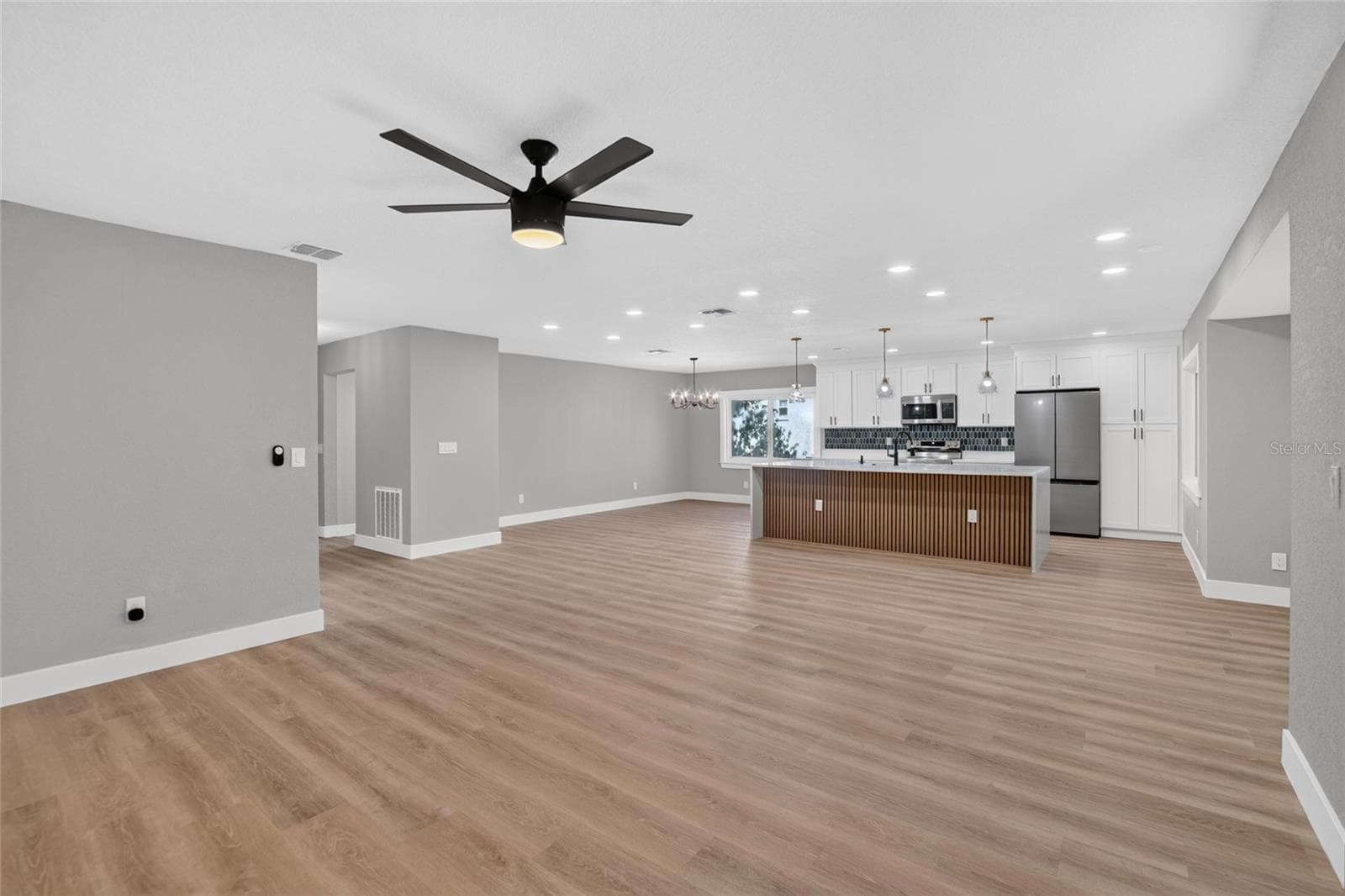 Single Family Residence at 605 HILLPOINT WAY, BRANDON, photo 10 of 79