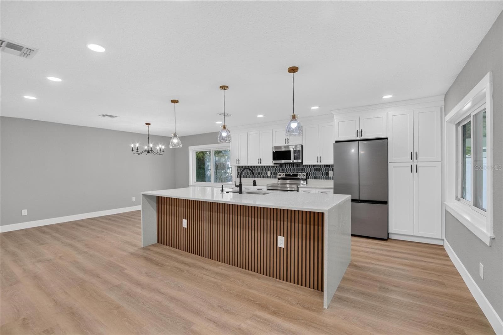 Single Family Residence at 605 HILLPOINT WAY, BRANDON, photo 12 of 79
