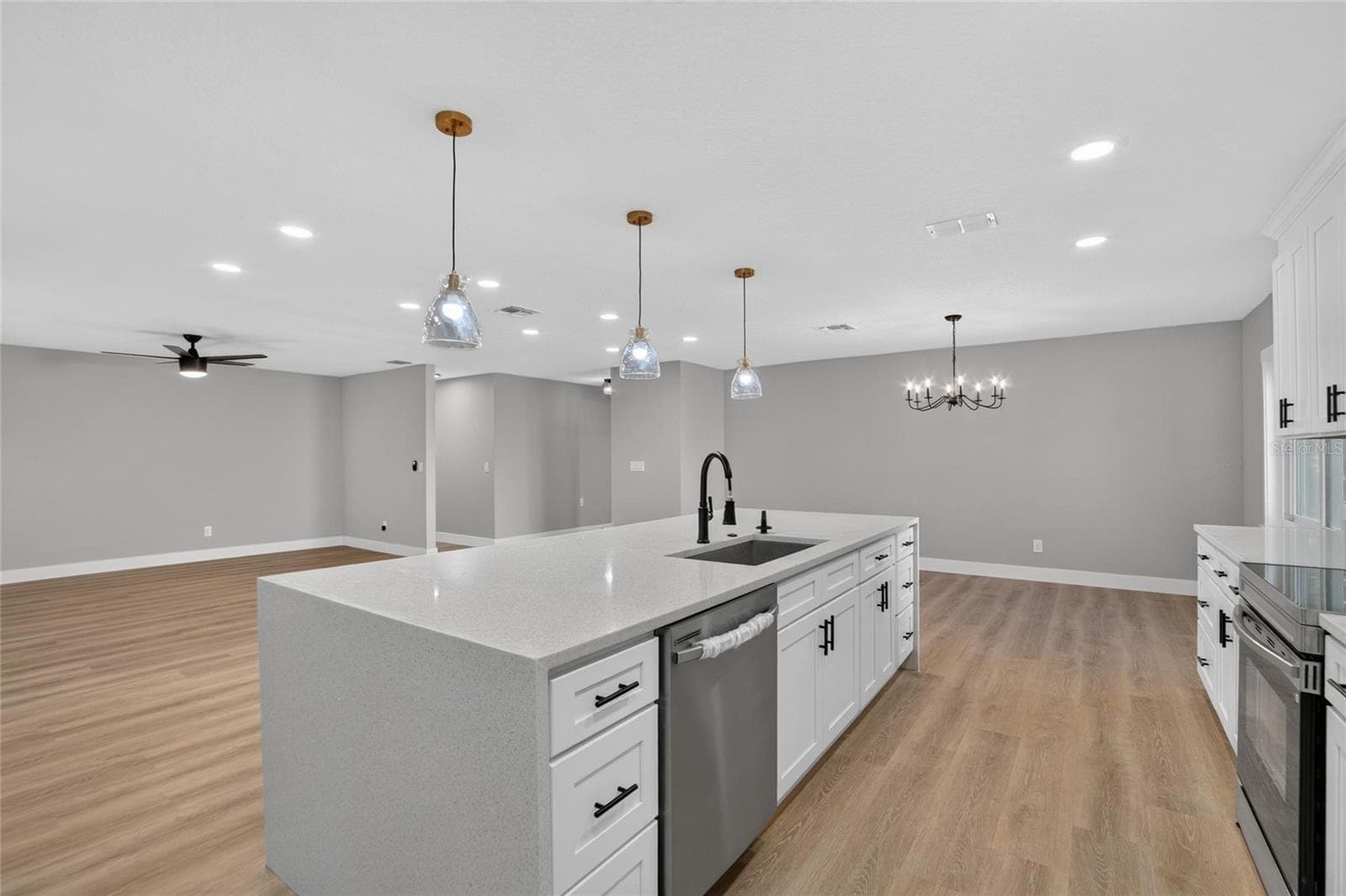 Single Family Residence at 605 HILLPOINT WAY, BRANDON, photo 13 of 79