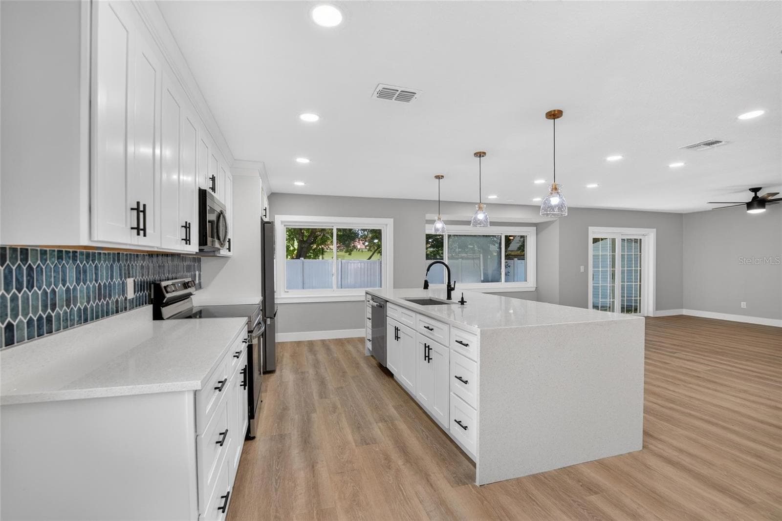 Single Family Residence at 605 HILLPOINT WAY, BRANDON, photo 14 of 79