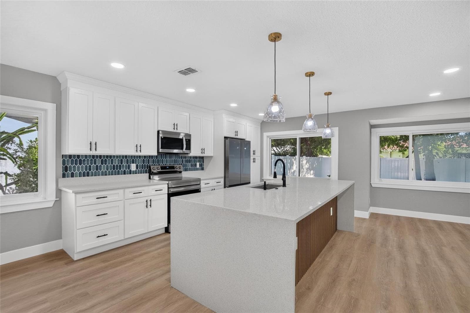 Single Family Residence at 605 HILLPOINT WAY, BRANDON, photo 15 of 79