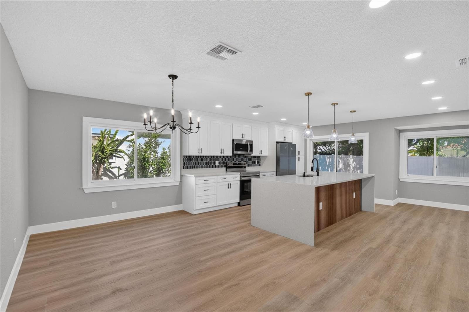 Single Family Residence at 605 HILLPOINT WAY, BRANDON, photo 16 of 79