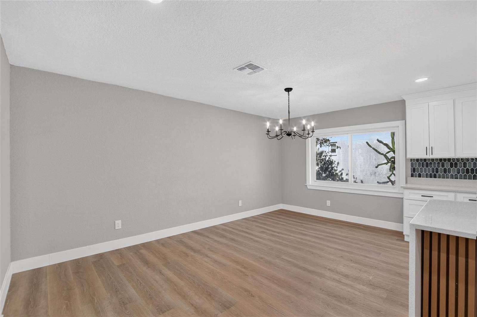 Single Family Residence at 605 HILLPOINT WAY, BRANDON, photo 17 of 79