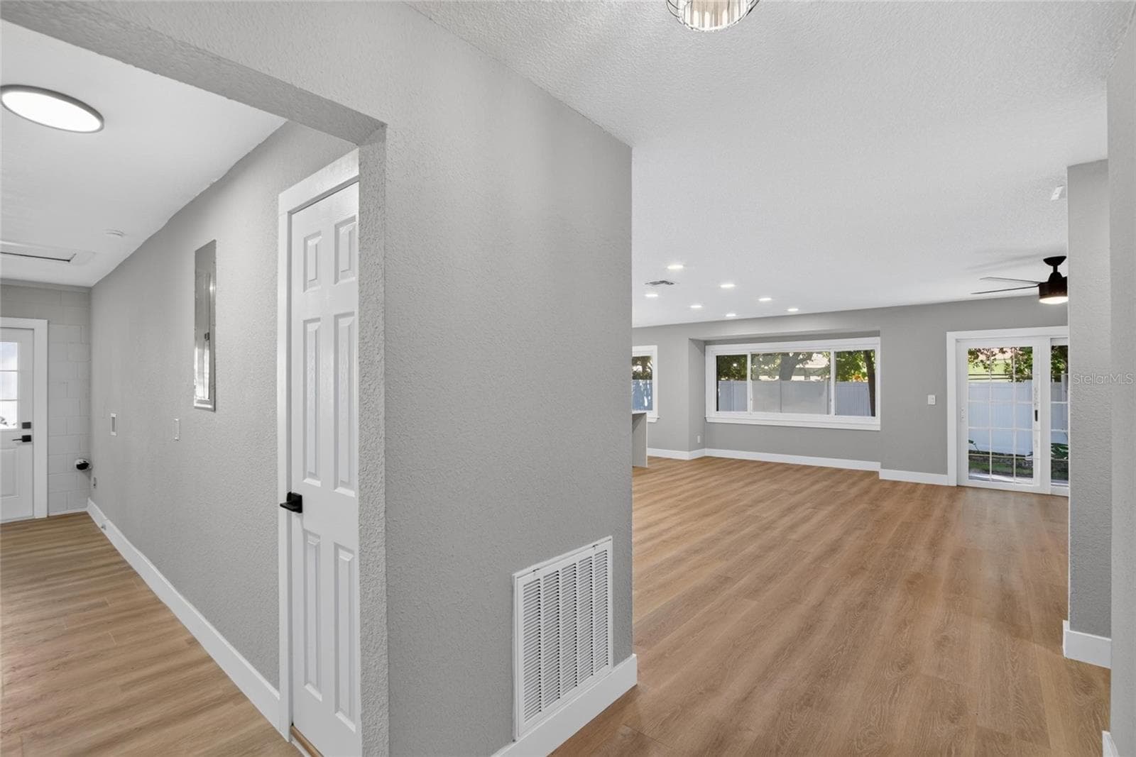Single Family Residence at 605 HILLPOINT WAY, BRANDON, photo 22 of 79