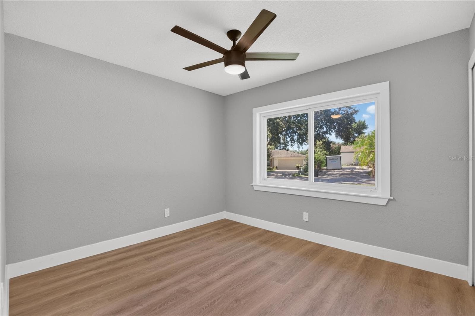 Single Family Residence at 605 HILLPOINT WAY, BRANDON, photo 38 of 79