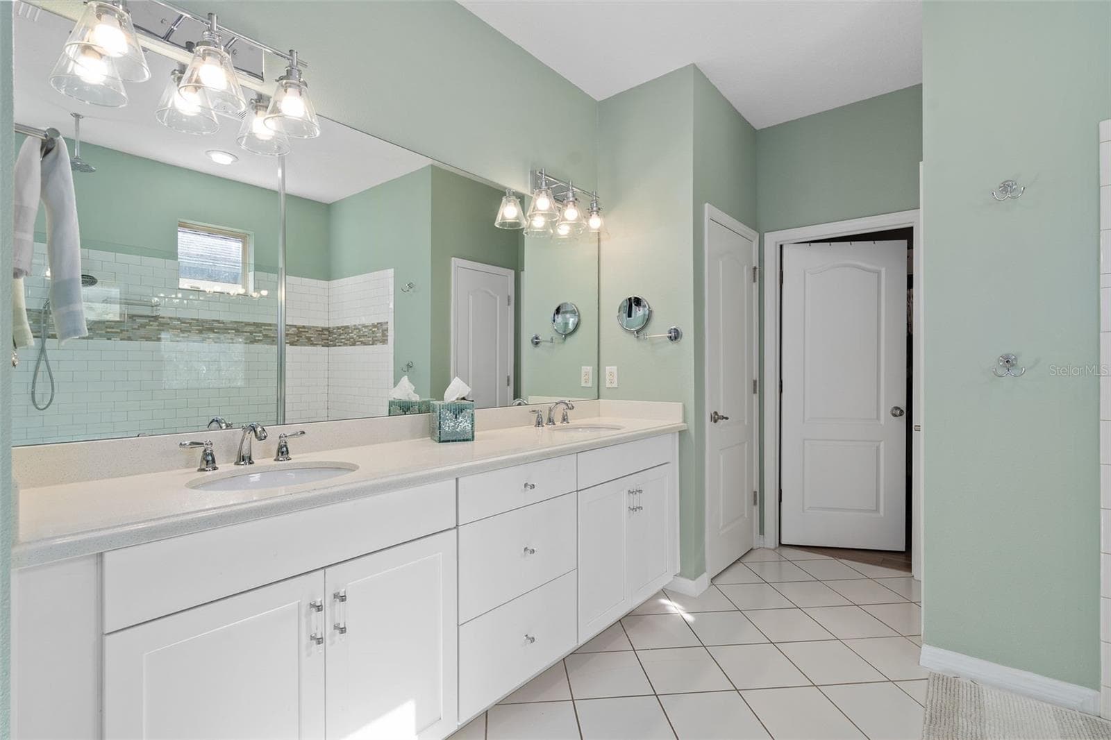The Primary En-Suite Comfort Height Vanity offers additional center drawers for storage - 1038 TIMBERVALE TRL, CLERMONT