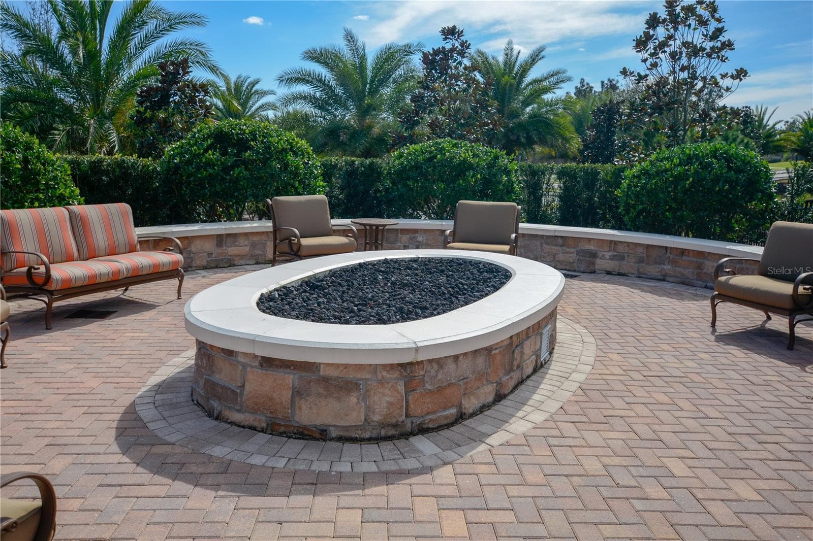 Esplanade Fire Pit is a great area to gather with your favorite beverage - 1038 TIMBERVALE TRL, CLERMONT