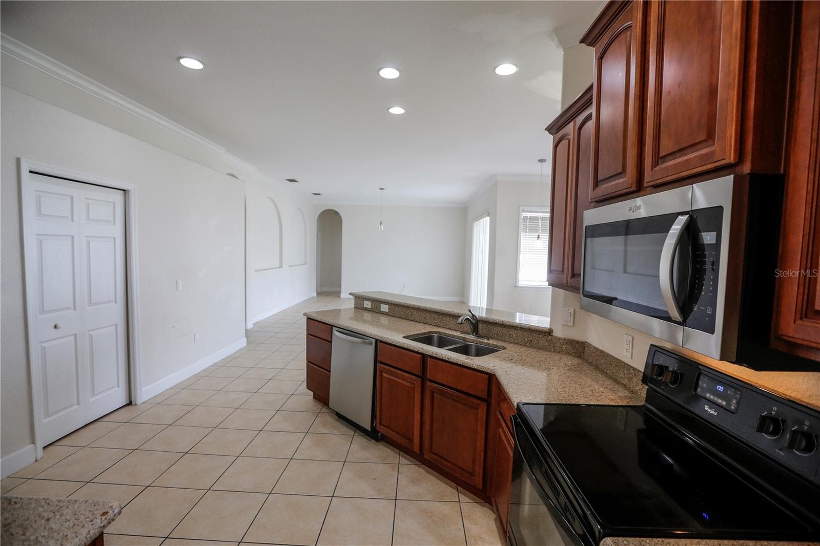 Single Family Residence at 6829 BUSHNELL DR, LAKELAND, photo 9 of 28