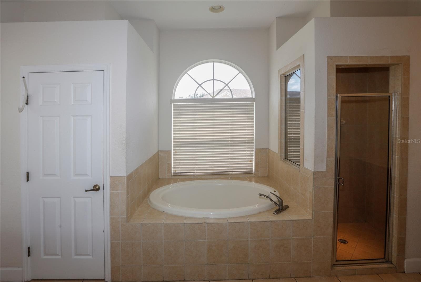Primary bath & shower - 6829 BUSHNELL DR, LAKELAND