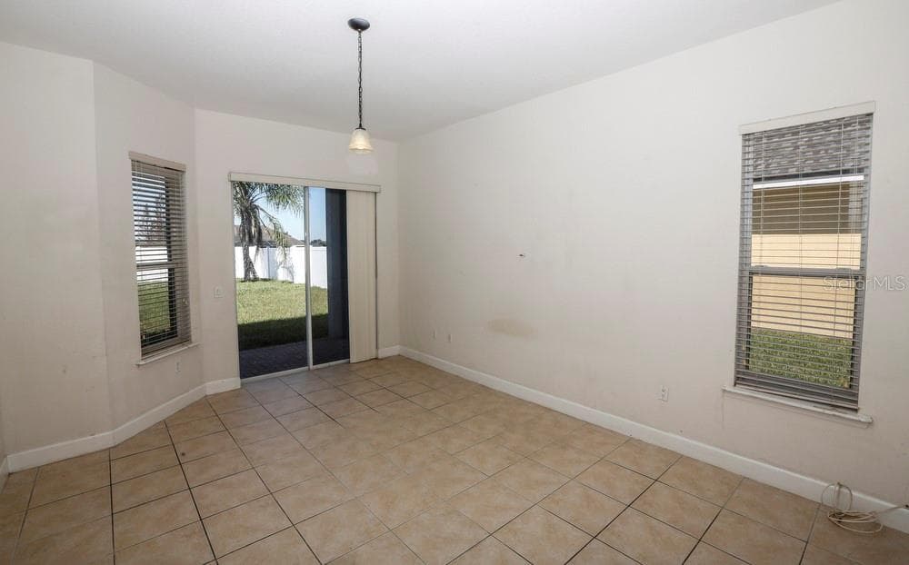 Primary bdrm - 6829 BUSHNELL DR, LAKELAND