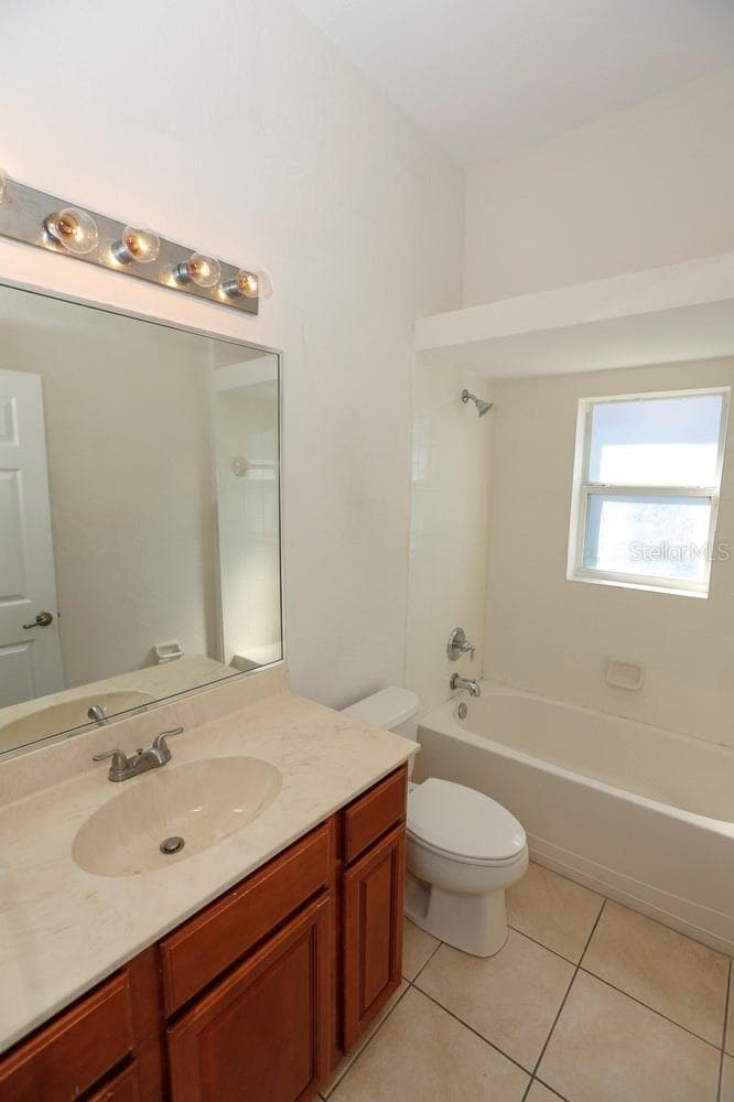 hall bath 2 - 6829 BUSHNELL DR, LAKELAND