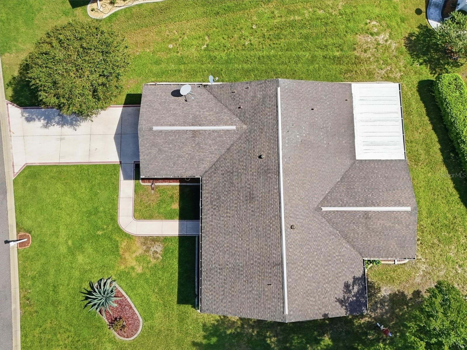 Roof 2005 - New Roof Installed BEFORE Closing. - 9892 SE 177TH LN, SUMMERFIELD