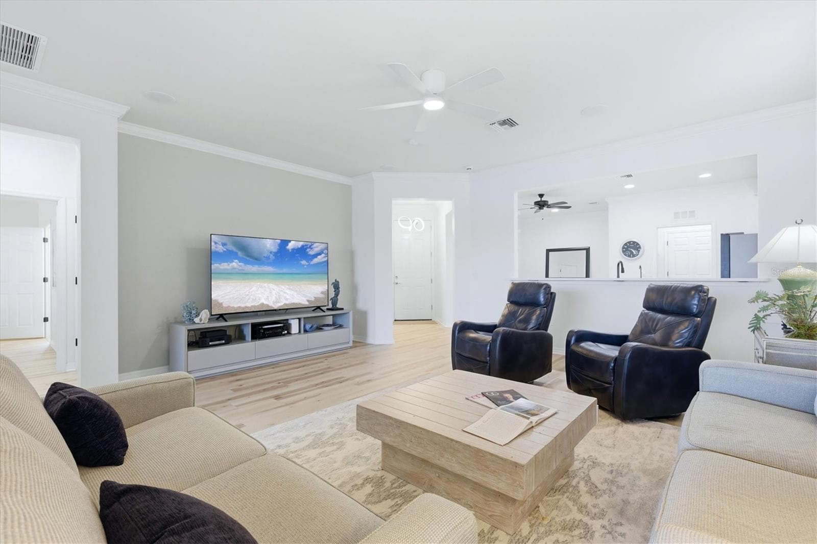 Single Family Residence at 19256 JALISCA ST, VENICE, photo 13 of 82