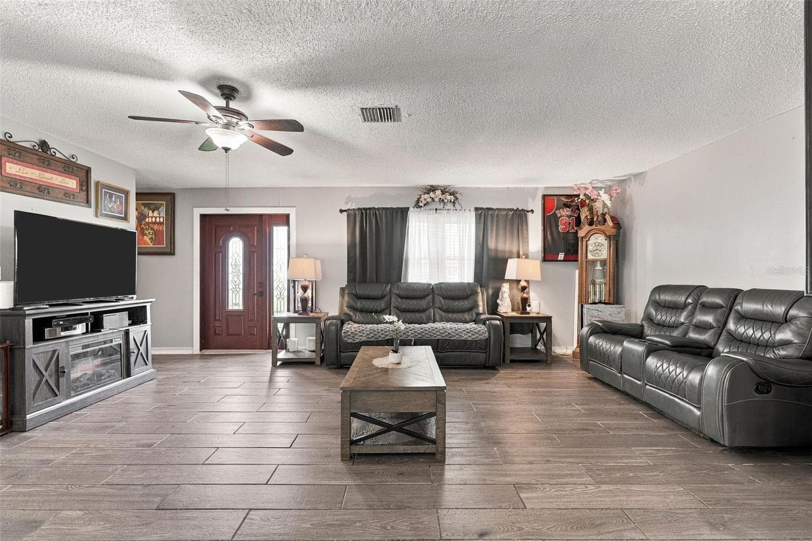 Single Family Residence at 22205 NEW YORK AVE, PORT CHARLOTTE, photo 3 of 25