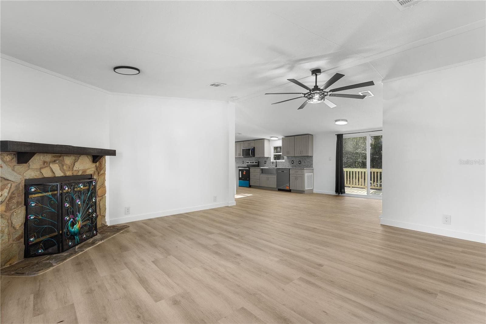 Manufactured Home at 2390 NW 65TH AVE, BELL, photo 4 of 43