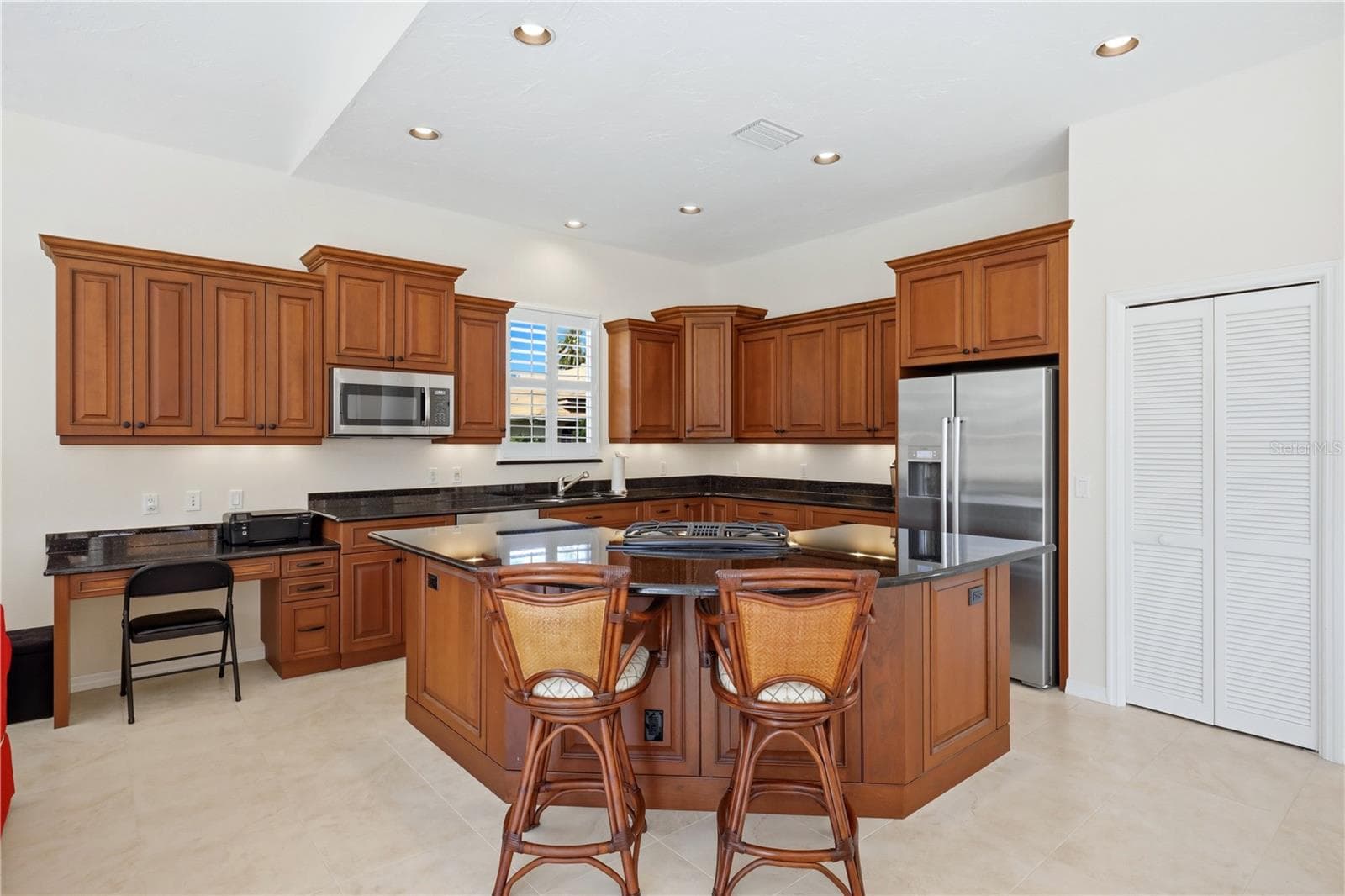 Single Family Residence at 7502 EATON CT, UNIVERSITY PARK, photo 9 of 58