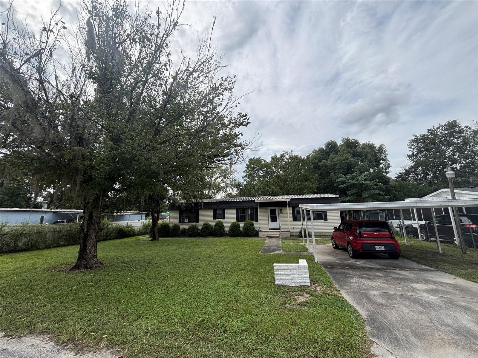 Mobile Home at 3728 NE 59TH AVE, SILVER SPRINGS, photo 3 of 43