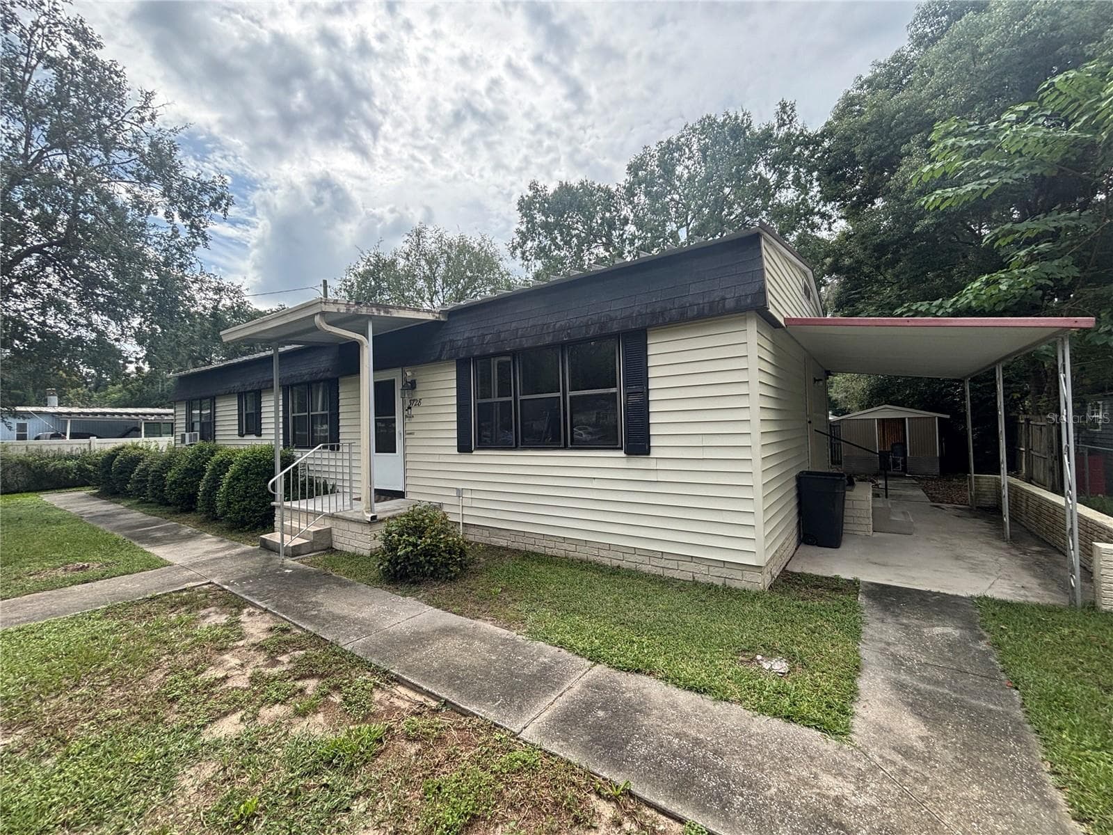Mobile Home at 3728 NE 59TH AVE, SILVER SPRINGS, photo 9 of 43