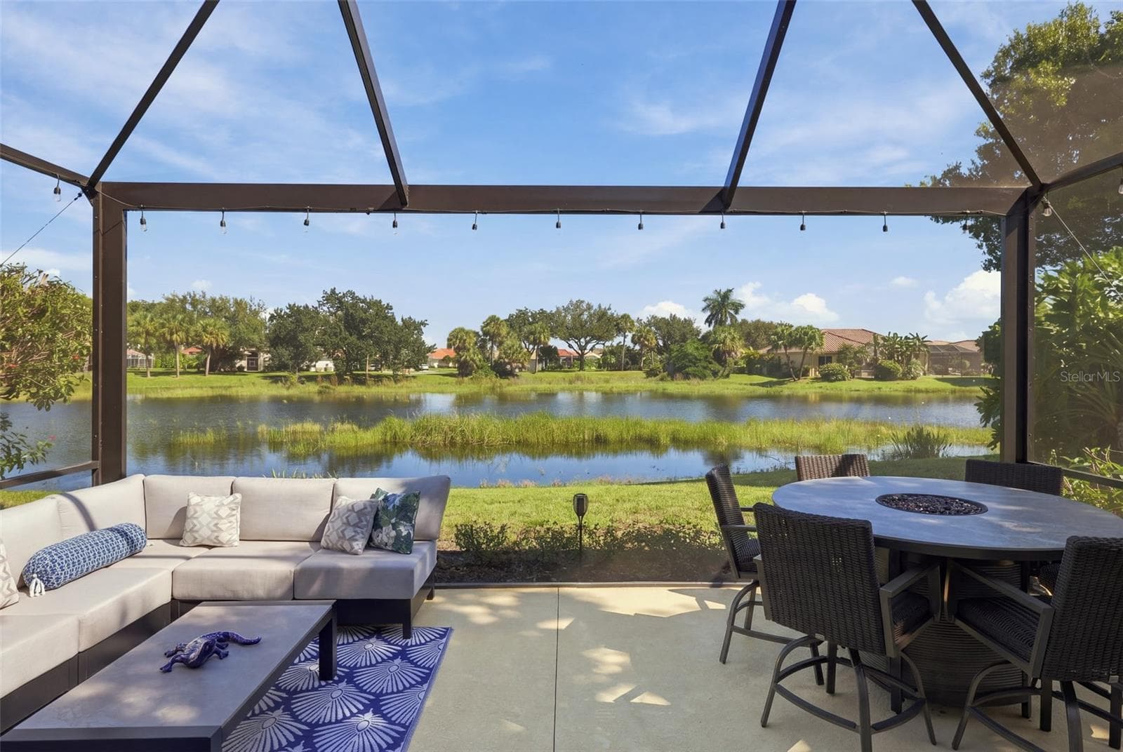 New extended lanai with panoramic screen view - 687 LAKESCENE DR, VENICE