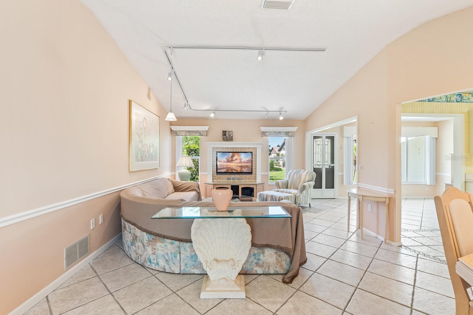 Family Room - 603 BRAMBLEWOOD LN #184, ENGLEWOOD
