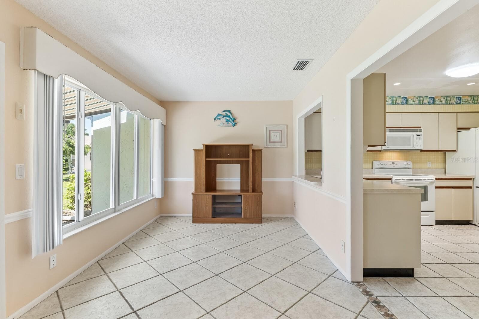 Living Room - 603 BRAMBLEWOOD LN #184, ENGLEWOOD