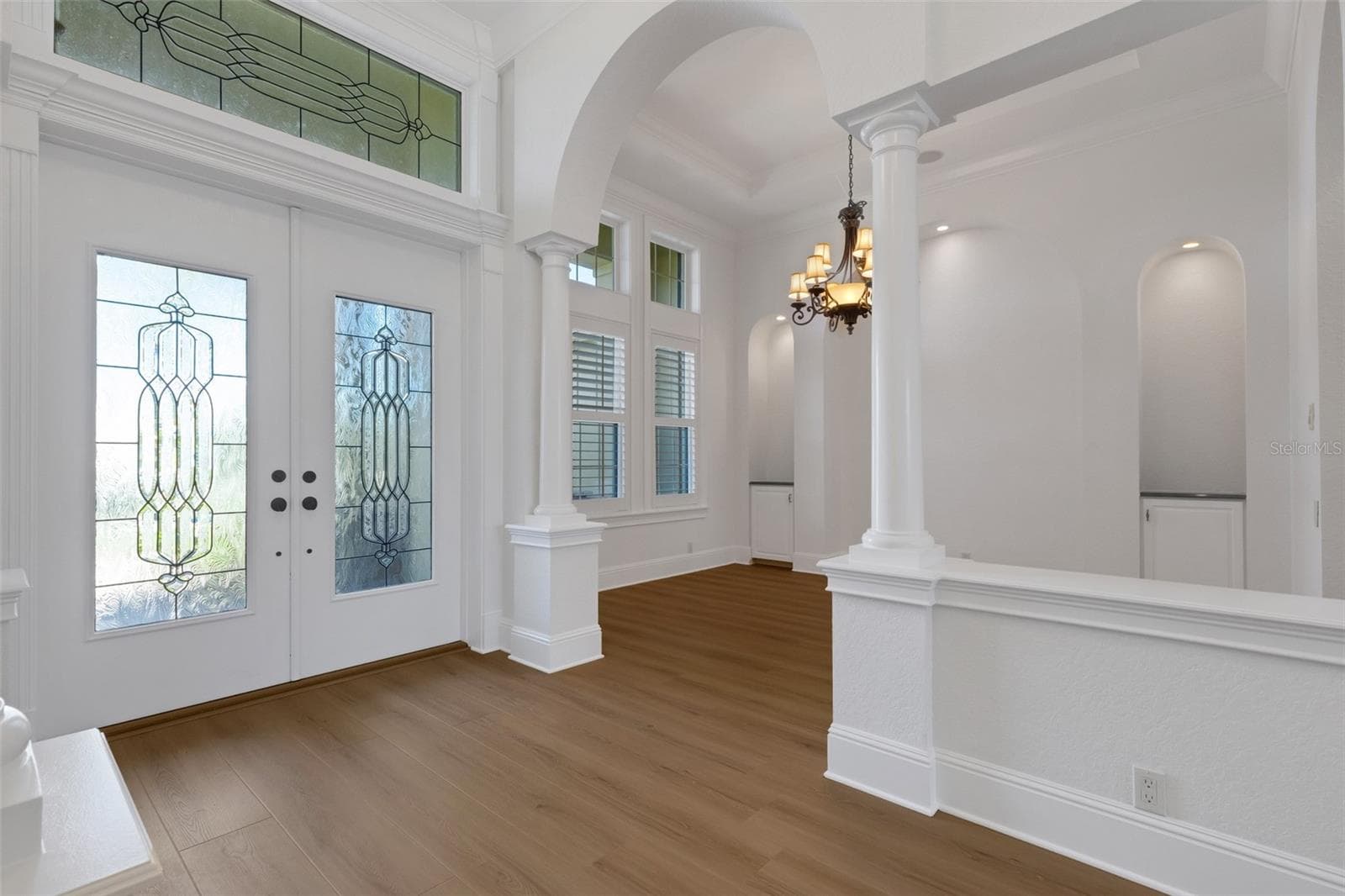 The classic floorplan features spacious formal rooms . . . - 6562 EAGLE VIEW LOOP, LAKELAND