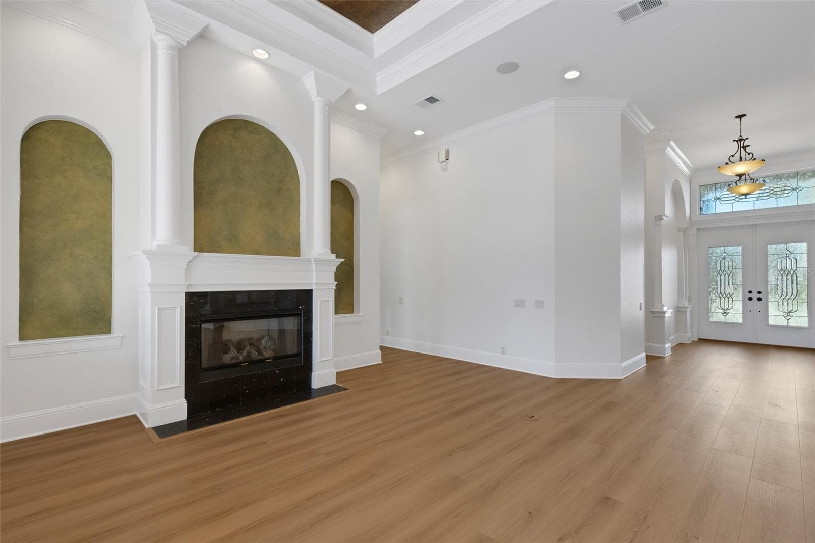 The 12' tall ceilings and gorgeous millwork add to the "luxury" presence of the home. - 6562 EAGLE VIEW LOOP, LAKELAND