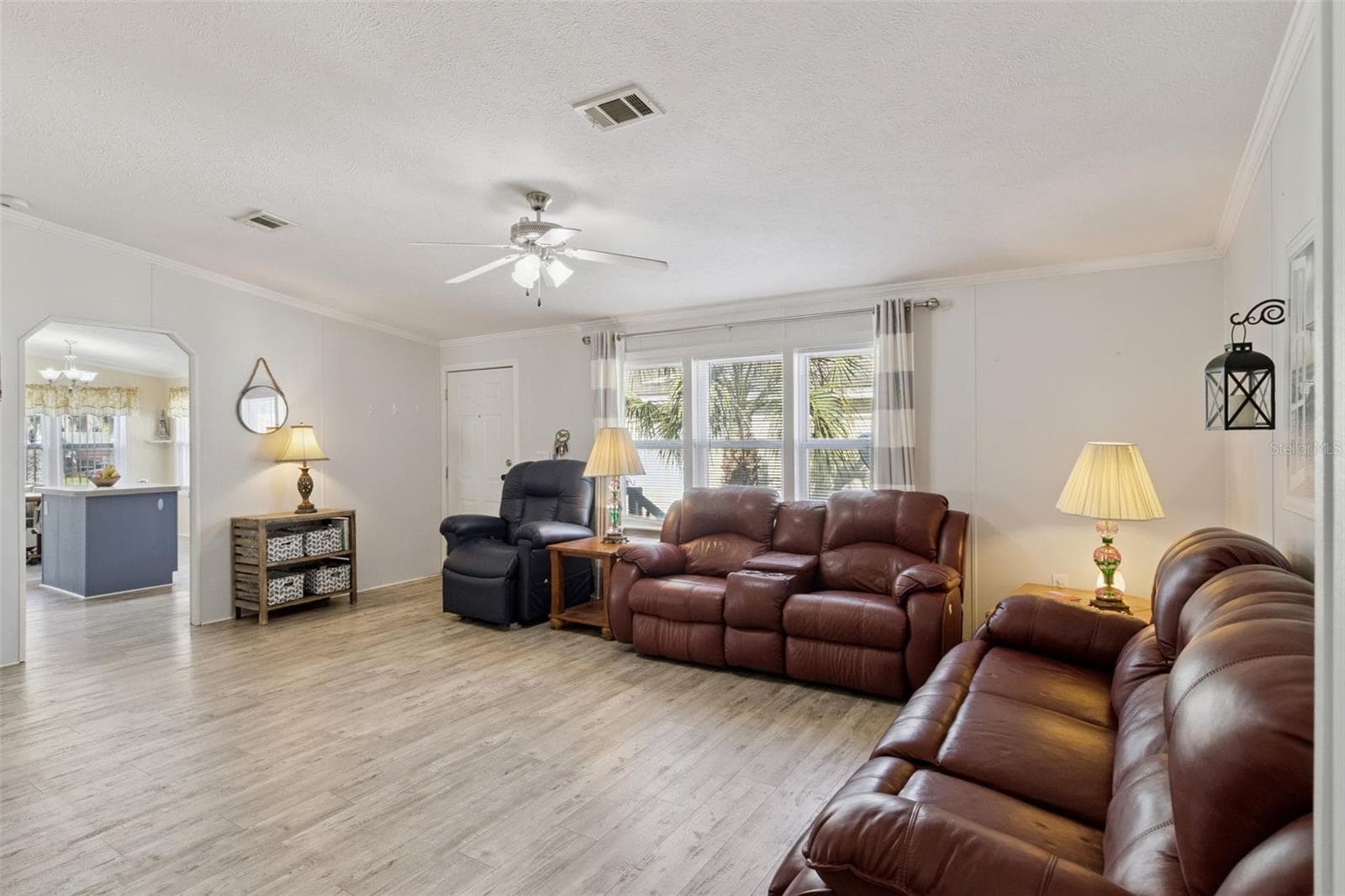 Manufactured Home at 3100 MARK LN, LAKE WALES, photo 4 of 26