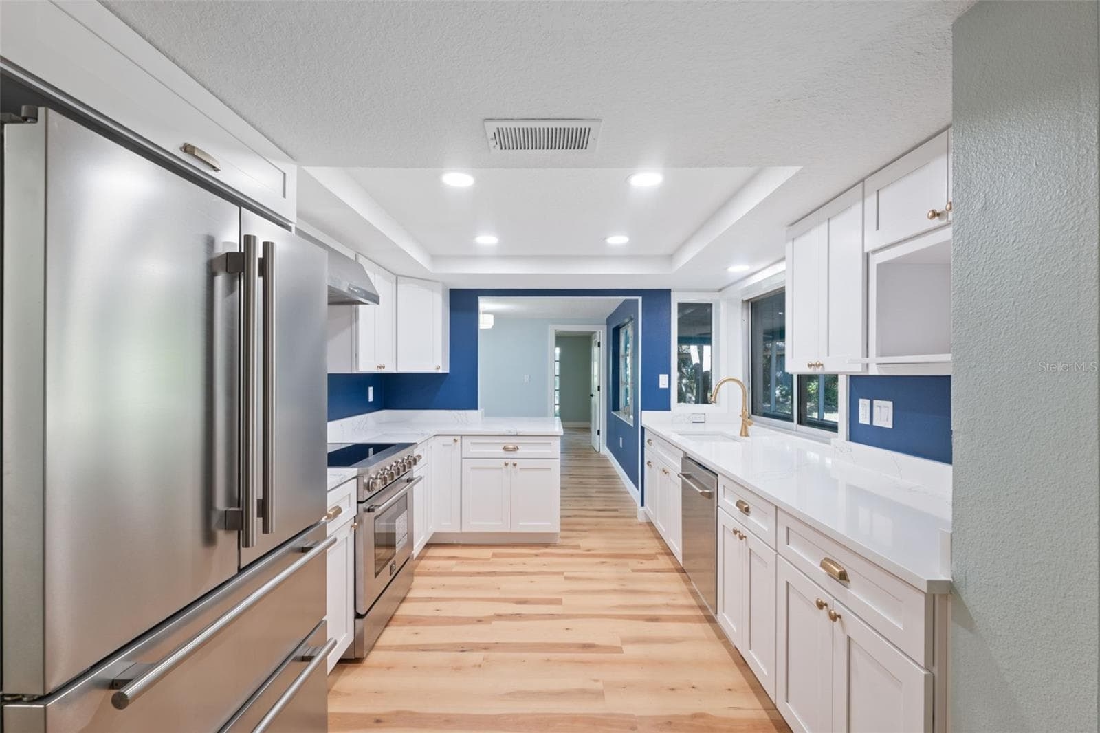 KITCHEN - 8103 GULF WAY, HUDSON