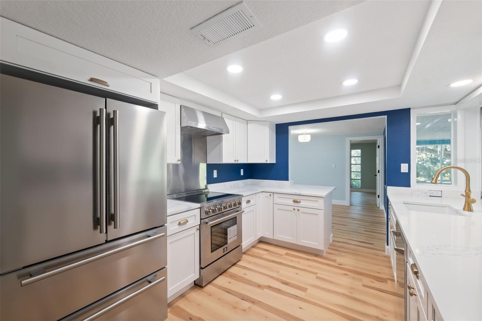 KITCHEN - 8103 GULF WAY, HUDSON