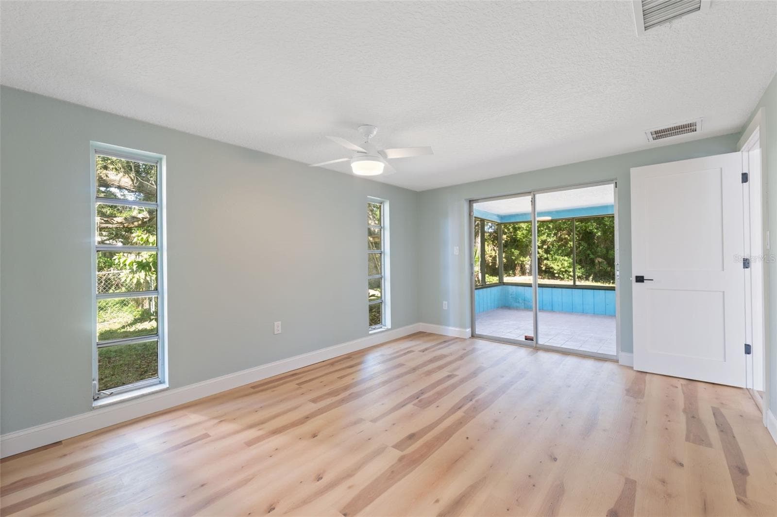 MASTER SUITE - 8103 GULF WAY, HUDSON