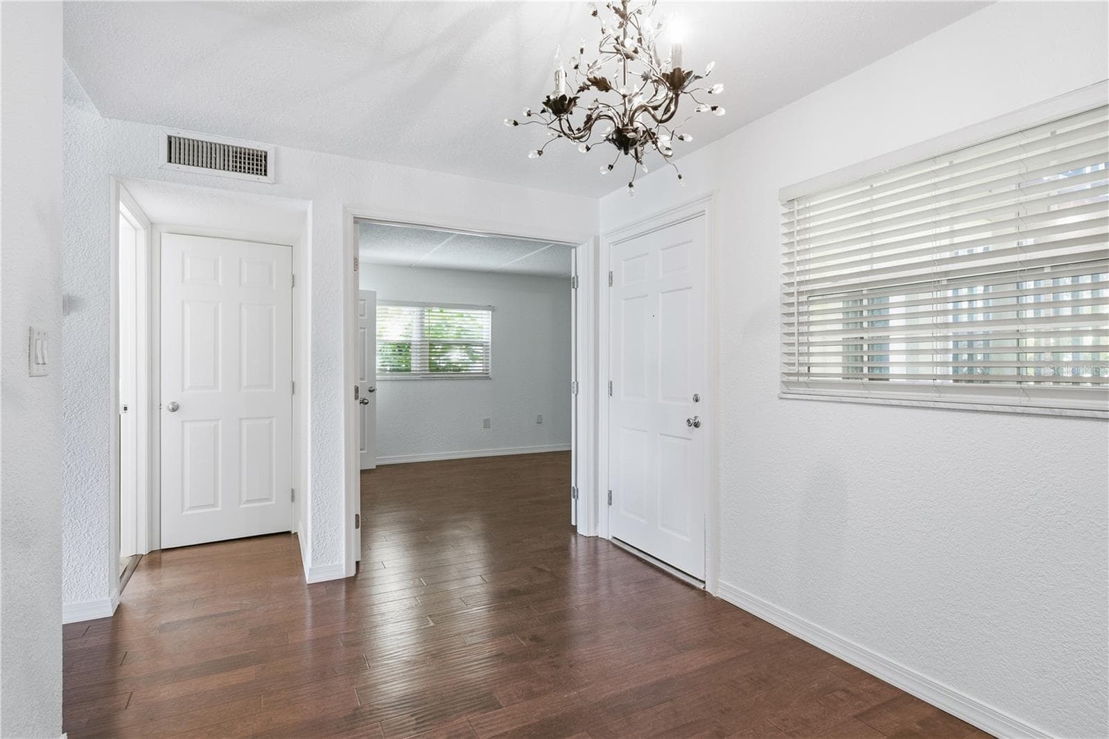 front entrance/Dining room - 821 DELEON CT #109, DUNEDIN