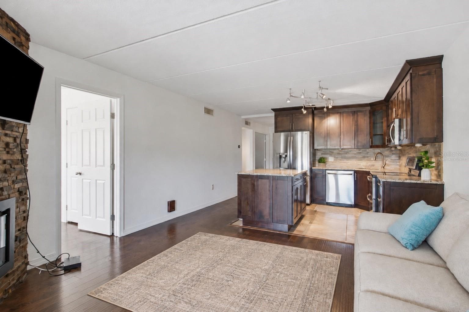 family room- Virtually staged rug - 821 DELEON CT #109, DUNEDIN