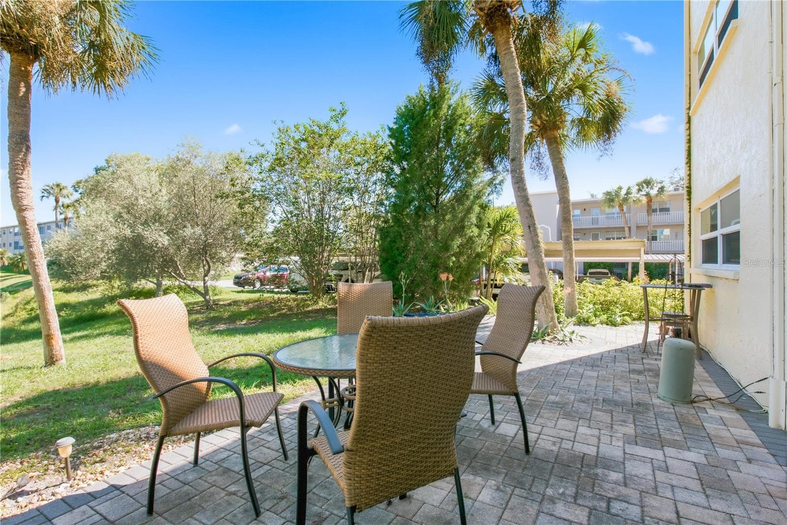 Oversized patio with pond views - 821 DELEON CT #109, DUNEDIN