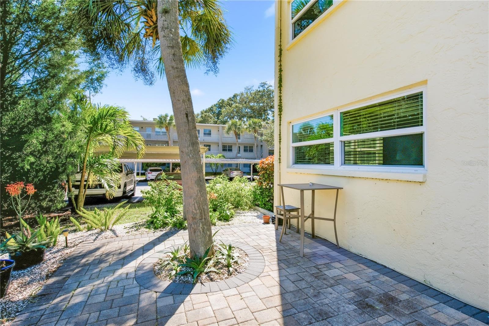 Oversized patio with pond views - 821 DELEON CT #109, DUNEDIN
