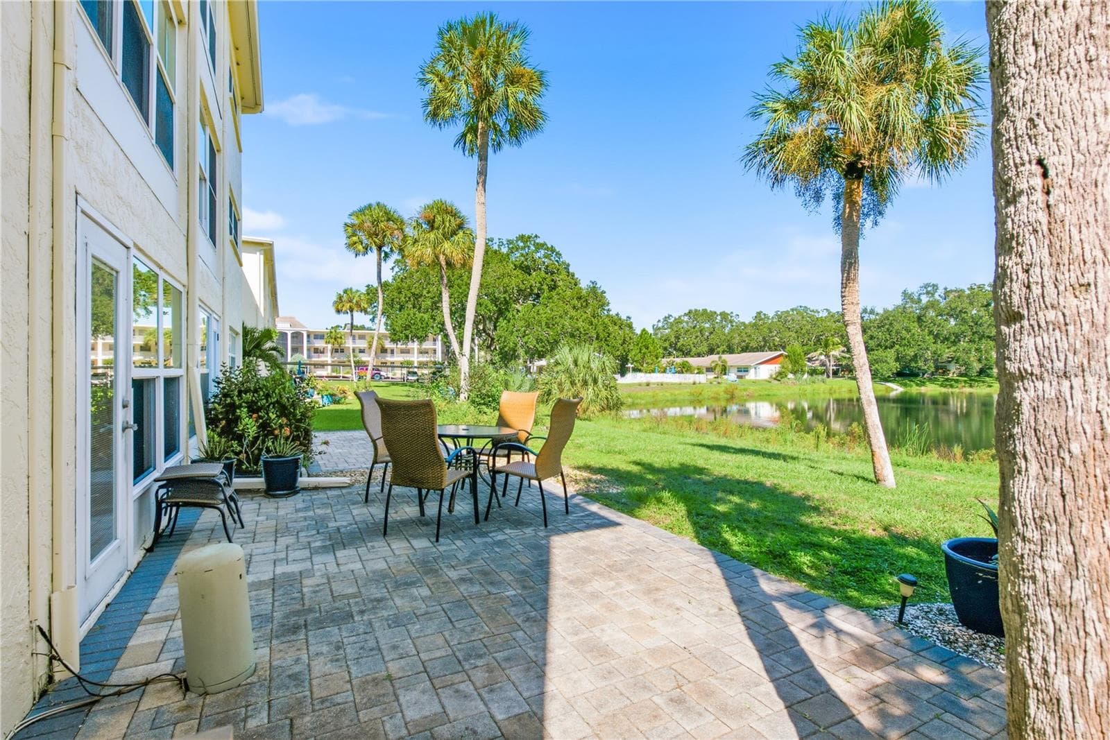 Oversized patio with pond views - 821 DELEON CT #109, DUNEDIN