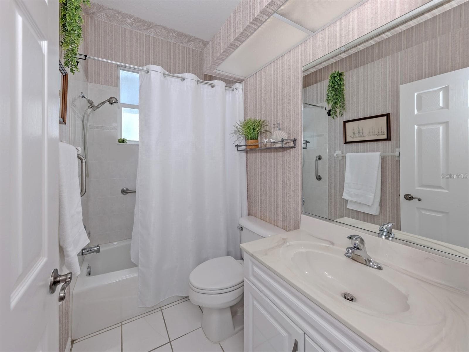 Single Family Residence at 1102 SOUTHLAKE CT, VENICE, photo 21 of 54