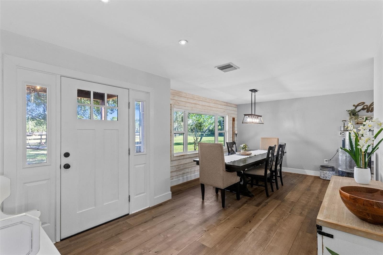 Enter into cute the Foyer with expansive Dining Room. - 2670 MILLS CREEK RD, CHULUOTA