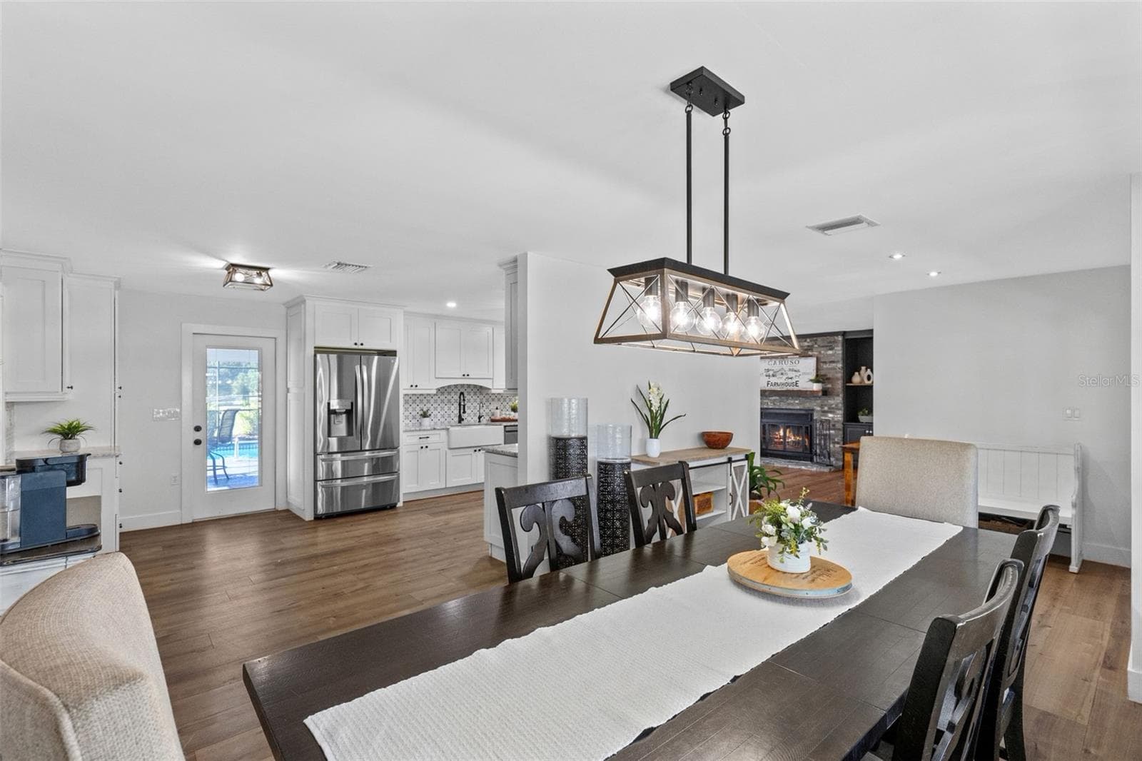 Plenty of seating - 2670 MILLS CREEK RD, CHULUOTA