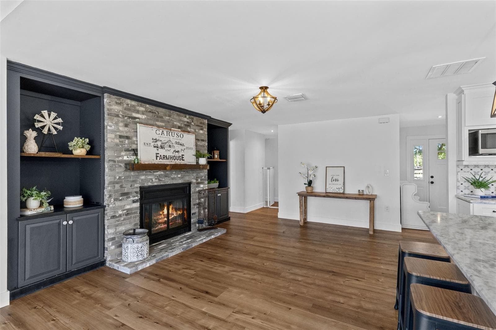 This space can serve so many needs. As a Breakfast Nook, Sitting Area, Reading Nook. You decide. - 2670 MILLS CREEK RD, CHULUOTA