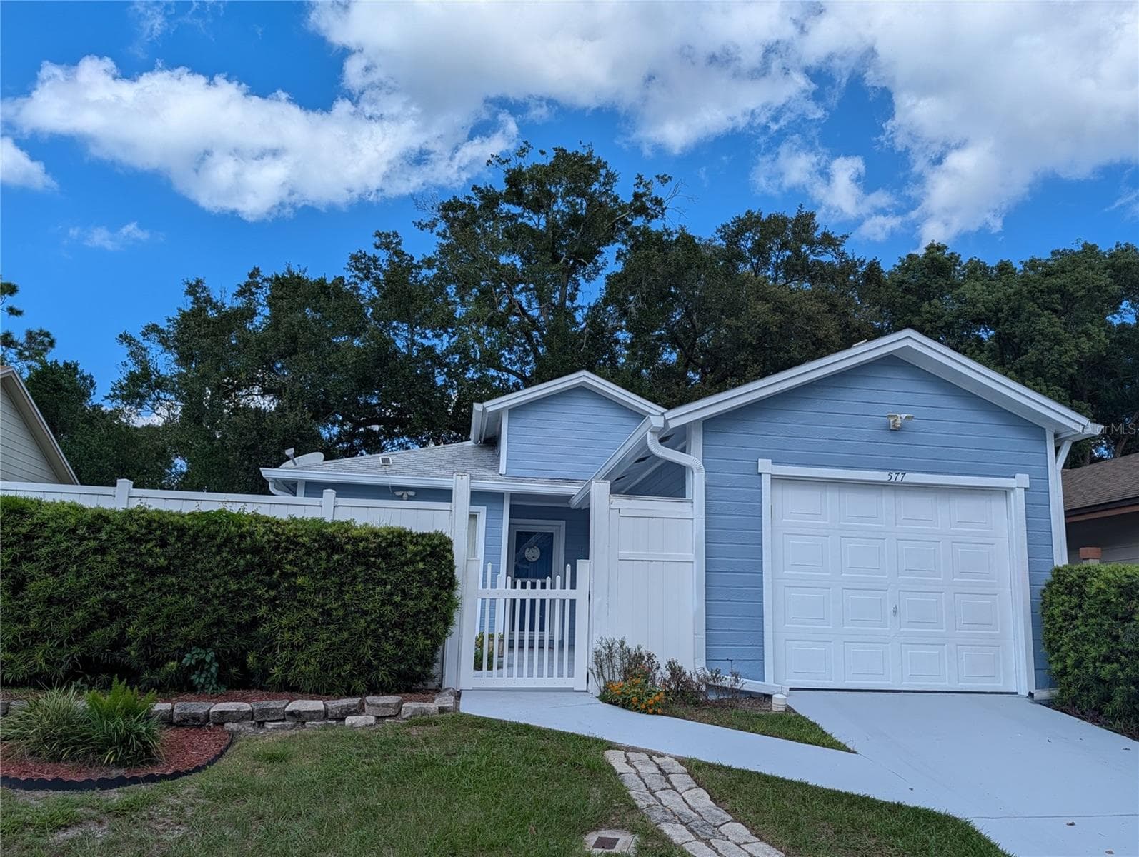 577 PORTLAND CIR