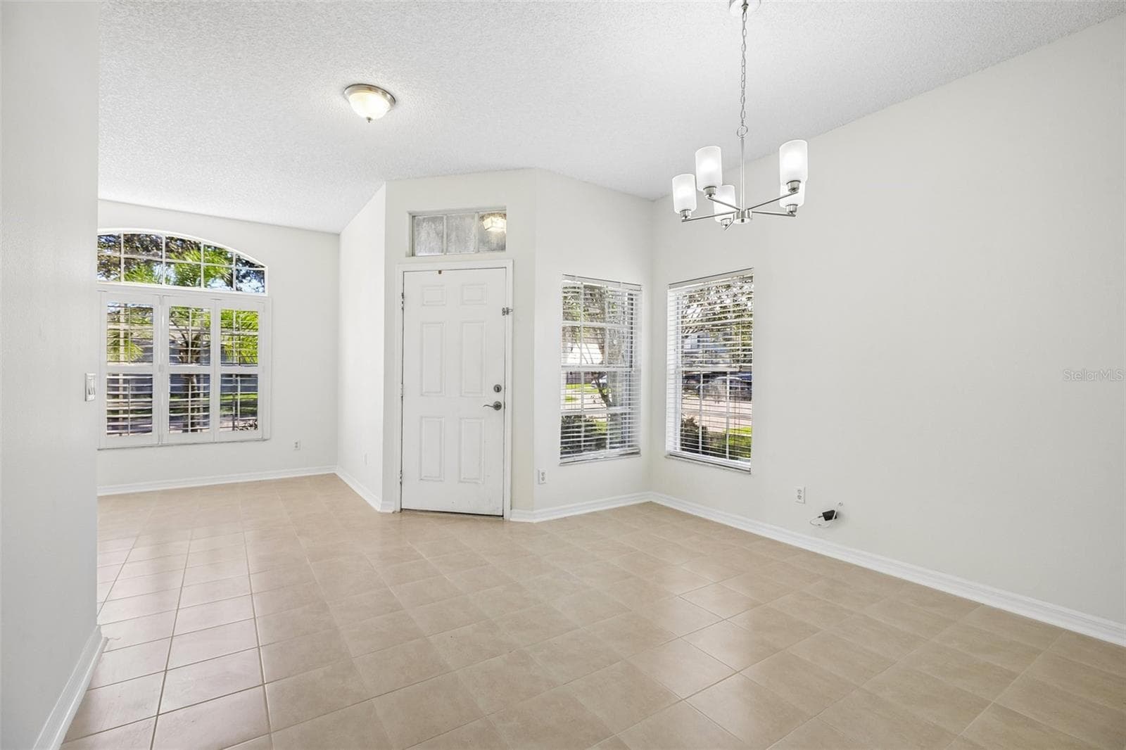 Step inside to an OPEN FLOOR PLAN enhanced by CERAMIC TILE FLOORING throughout and graceful architectural details. - 1806 ANNA CATHERINE DR, ORLANDO
